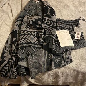 Demdaco Black & Gray Patterned City Wrap